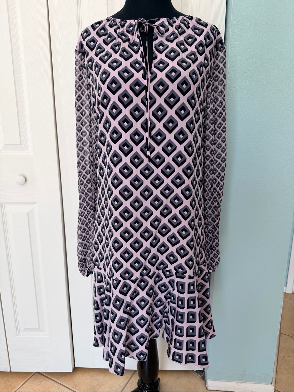 Diane Von Furstenberg 100% Silk Pink & Black Geometric Long-Sleeve Dress Size 14